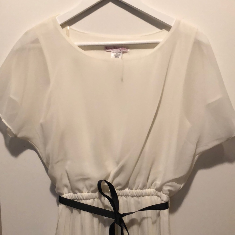 Pleated dress w/ grosgrain ribbon belt